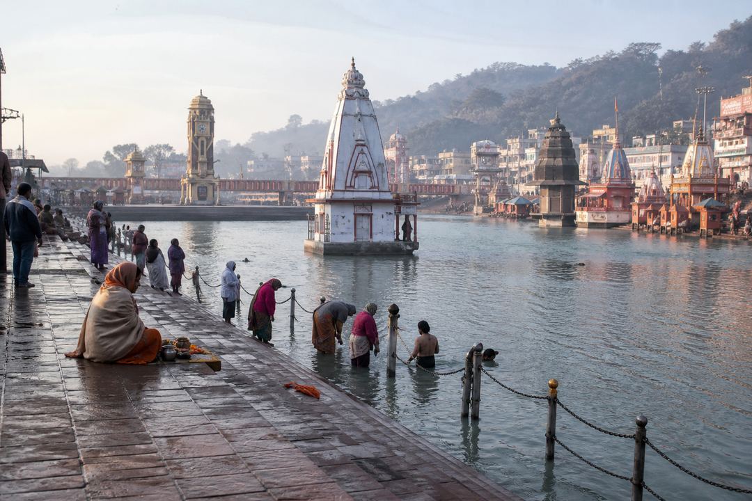 Early morning scene at Har Ki Pauri ghat in Haridwar with pilgrims offering prayers and taking a dip in the Ganga.