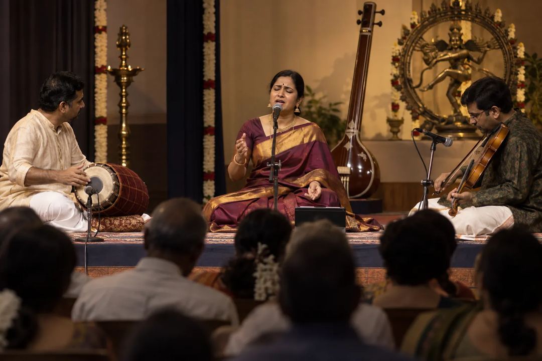 Illustration of a vocalist and accompanying musicians performing for a seated audience.